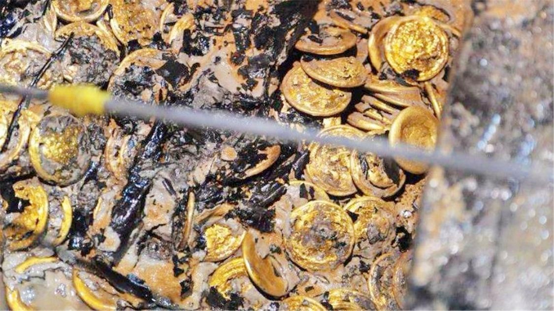 盗挖8400吨土黄金