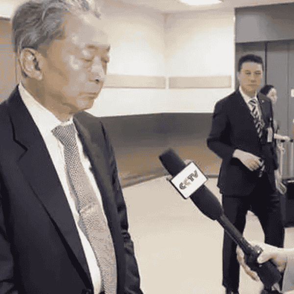 鸠山由纪夫：怀着反省谢罪心情赴华鸠山由纪夫，以反省谢罪之心赴华